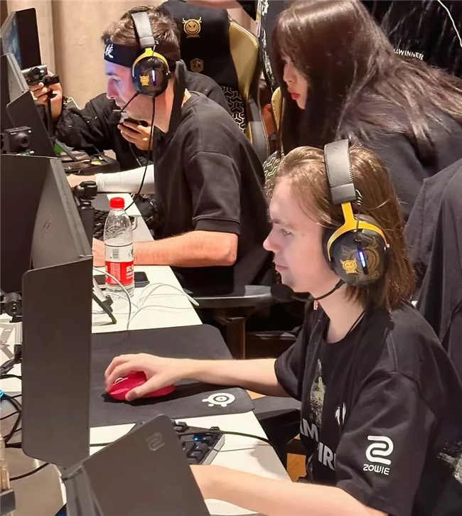 黑八奇迹继续！单王、小草包、沙皇刺杀了 Puff 团队3-1横扫绅士团队 Leyan