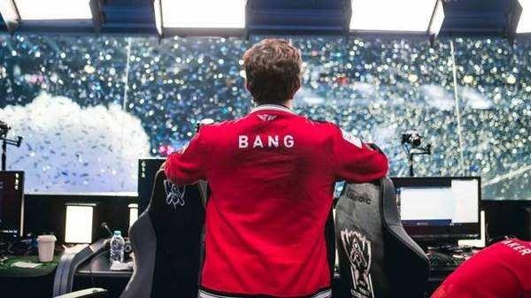 NAVI 击败 Aurora，晋级 2025 年 Thunderpick 世界冠军赛季后赛