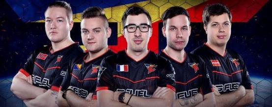 LPL 主持人席冉分享了2014 MSI决赛采访归还图片：再见成都，再见2025年的MSI