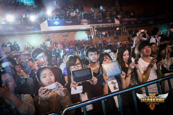 Vitality 的统治和 m0NESY 的首次亮相 Falcons - IEM墨尔本2025首个比赛日的结果