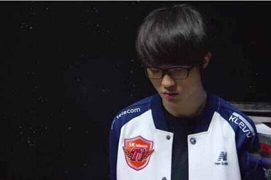 TES发布化妆照片并拍摄VLOG：快来看看帅气的Taoren的凹造型